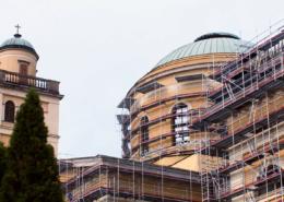A forgalom miatti zajt csökkentik a térelválasztó oszlopokkal